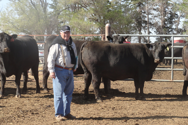 Mario Sommaruga entre las donantes